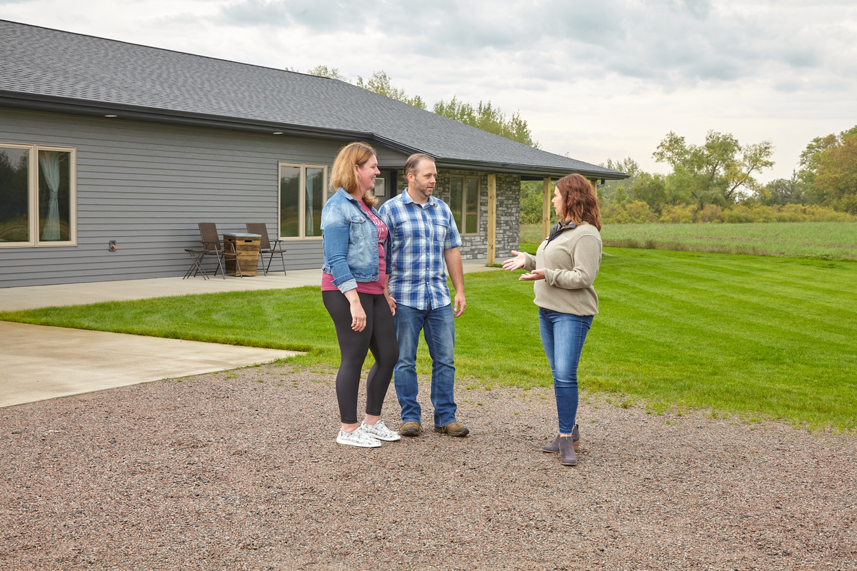 A couple discuss their rural lending needs with a Compeer lending officer.